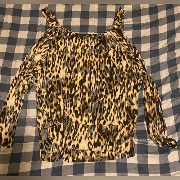 Sassy sisters leopard open shoulder long sleeve - Picture 2 of 4